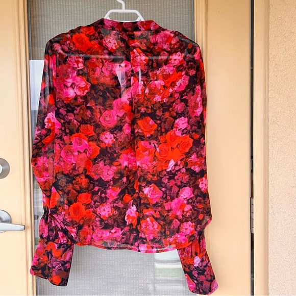 Steve Madden NWT Pink Red Rose Printed top V-neck. Scrunched Sleeve. Size  XS - Picture 6 of 16